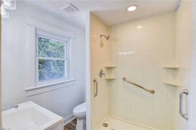 2412 Greenwood DR, Portsmouth, VA 23702