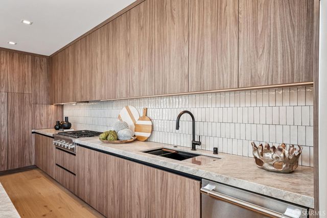 1827 33rd Avenue, San Francisco, CA 94122