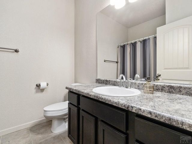 5114 Lynn Meadows Dr, Pueblo, CO 81005