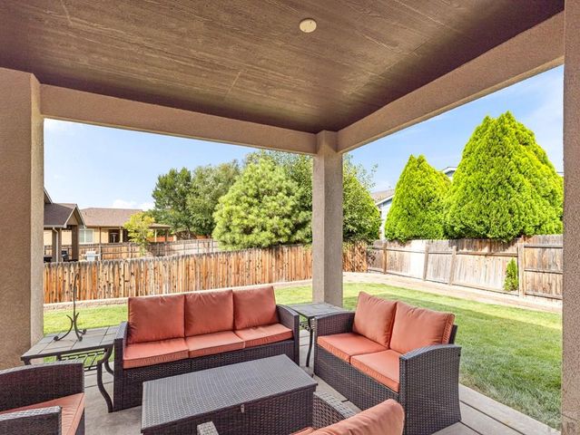 5114 Lynn Meadows Dr, Pueblo, CO 81005