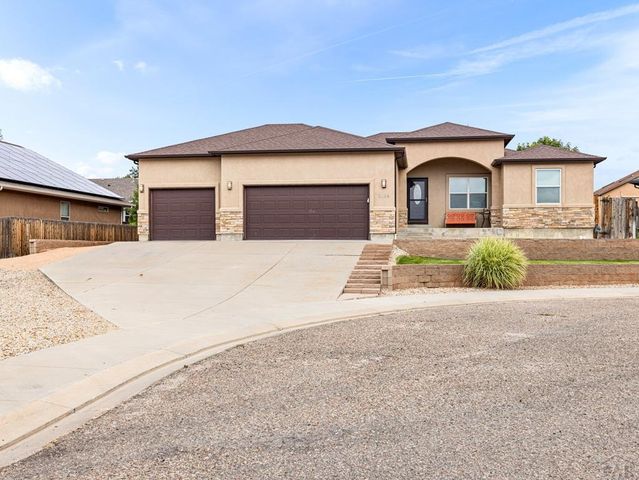 5114 Lynn Meadows Dr, Pueblo, CO 81005
