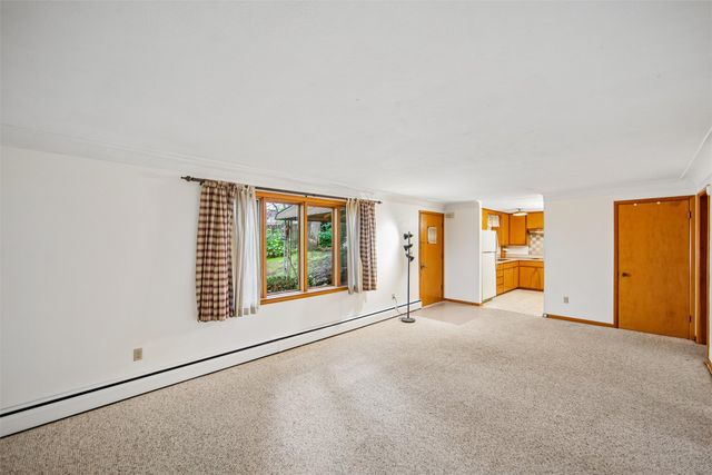 3629 Oakcrest Drive, Des Moines, IA 50310