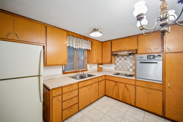 3629 Oakcrest Drive, Des Moines, IA 50310