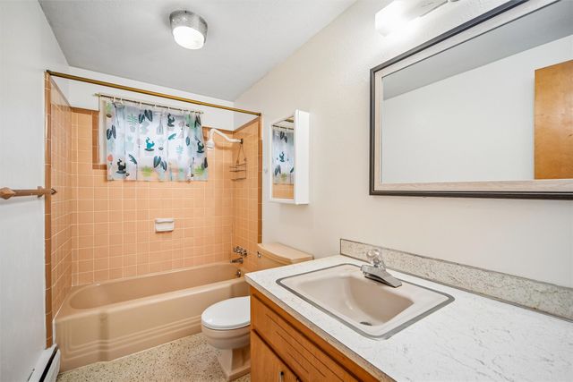 3629 Oakcrest Drive, Des Moines, IA 50310