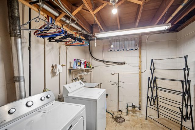 3629 Oakcrest Drive, Des Moines, IA 50310