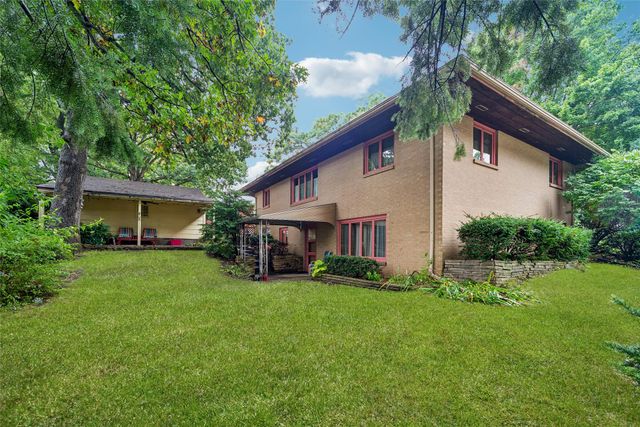 3629 Oakcrest Drive, Des Moines, IA 50310