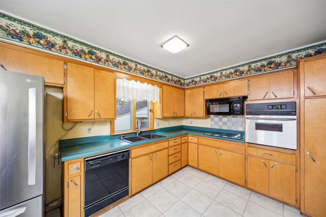 3629 Oakcrest Drive, Des Moines, IA 50310