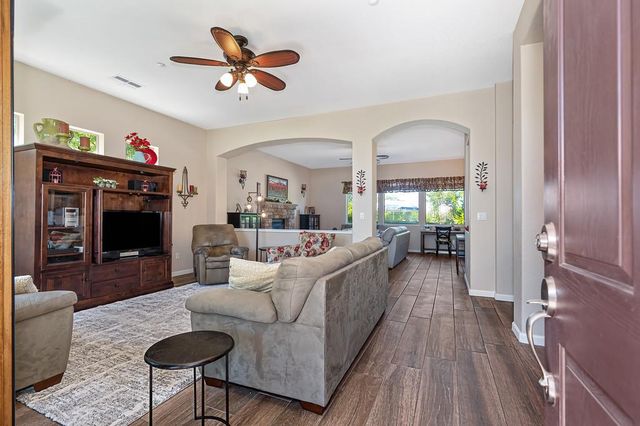11880 Gidaro Dr, Elk Grove, CA 95624