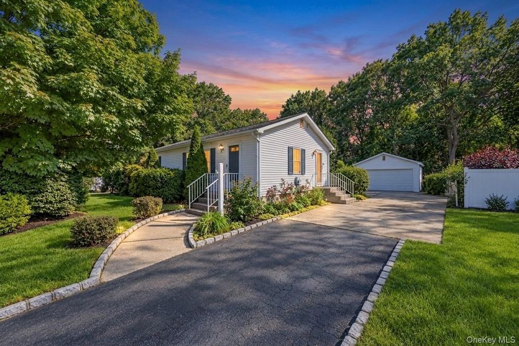 346 Jamaica Avenue, Medford, NY 11763 — exterior
