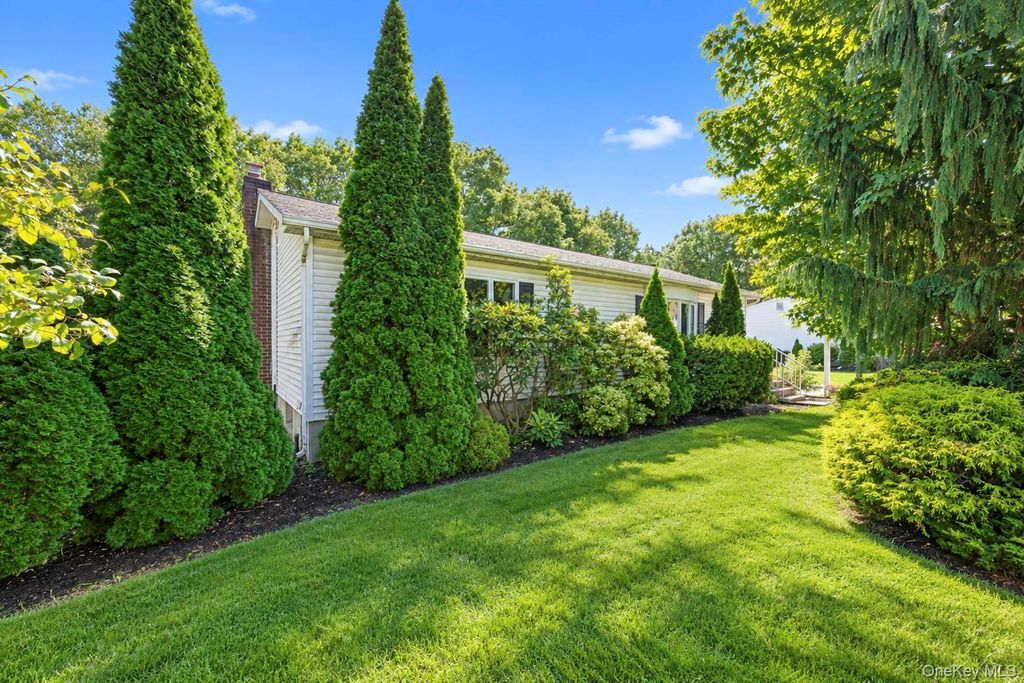 346 Jamaica Avenue, Medford, NY 11763 — photo 3