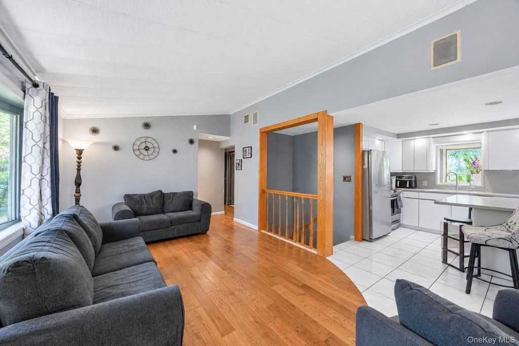 346 Jamaica Avenue, Medford, NY 11763 — photo 4