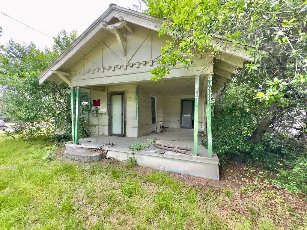 606 Houston Street, Sulphur Springs, TX 75482