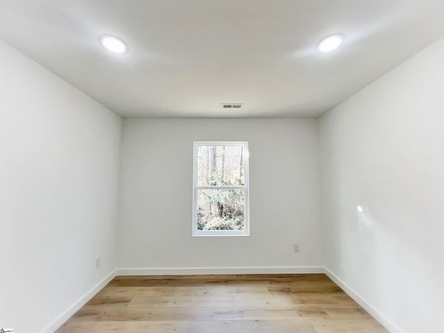 263 Law Street, Woodruff, SC 29388