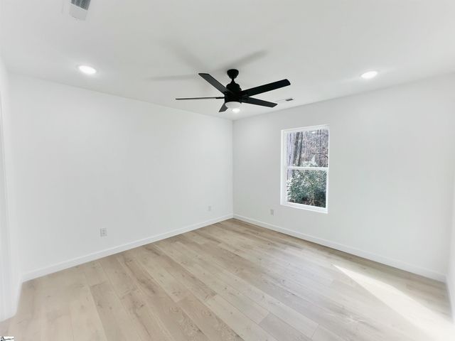 263 Law Street, Woodruff, SC 29388