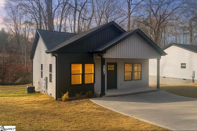 263 Law Street, Woodruff, SC 29388