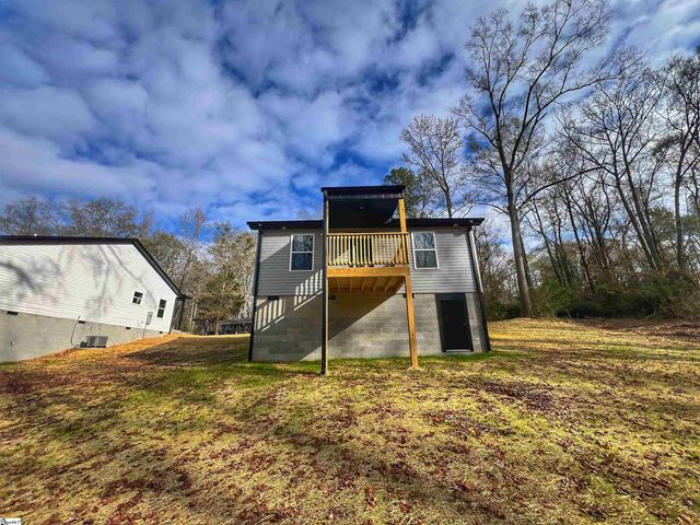 263 Law Street, Woodruff, SC 29388