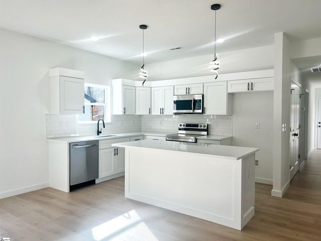 263 Law Street, Woodruff, SC 29388