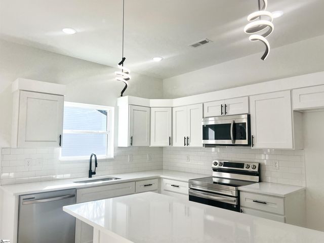 263 Law Street, Woodruff, SC 29388