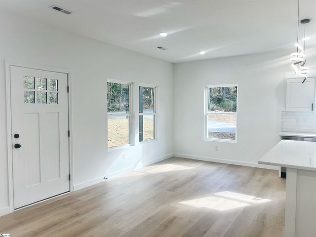 263 Law Street, Woodruff, SC 29388