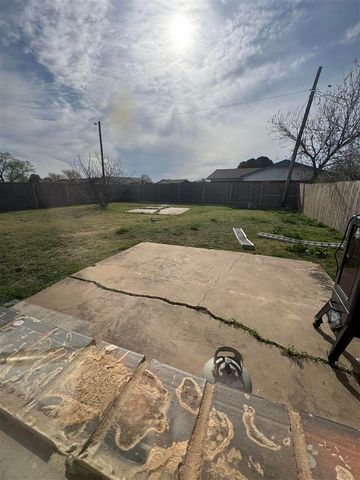 4902 SW H Ave, Lawton, OK 73505