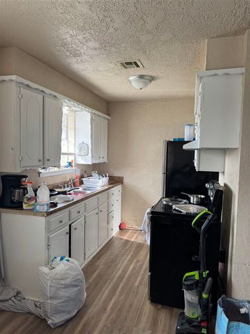 4902 SW H Ave, Lawton, OK 73505