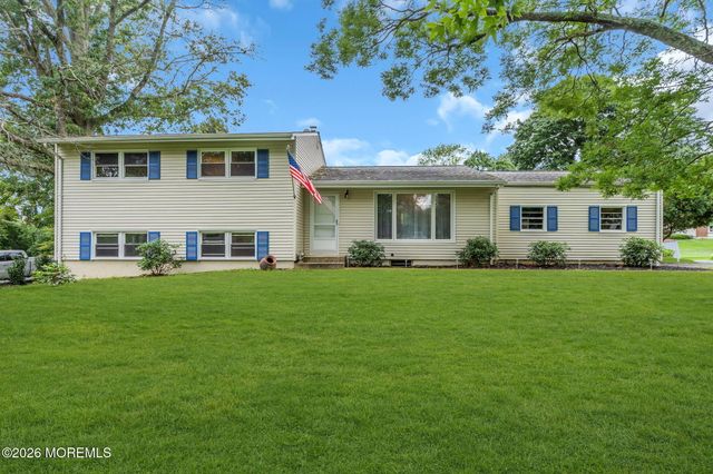 20 Fairfield Drive, Tinton Falls, NJ 07724