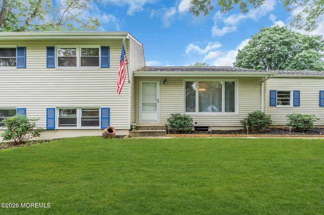 20 Fairfield Drive, Tinton Falls, NJ 07724