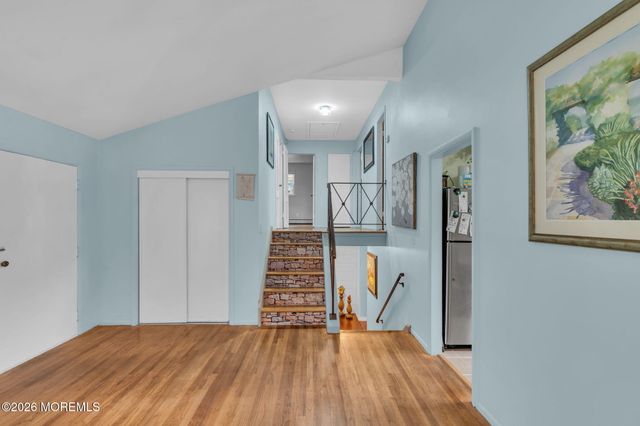 20 Fairfield Drive, Tinton Falls, NJ 07724