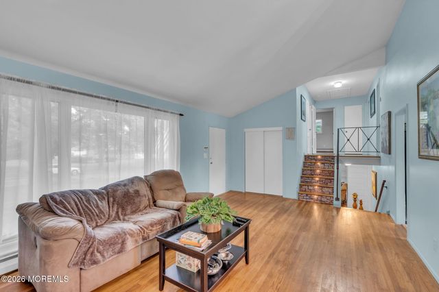 20 Fairfield Drive, Tinton Falls, NJ 07724