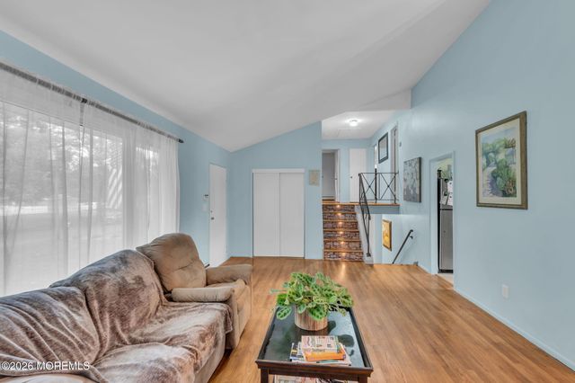 20 Fairfield Drive, Tinton Falls, NJ 07724