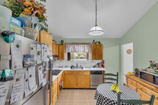20 Fairfield Drive, Tinton Falls, NJ 07724