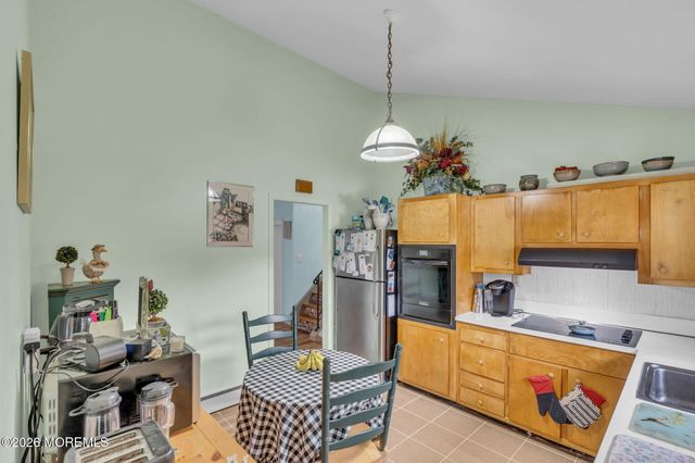 20 Fairfield Drive, Tinton Falls, NJ 07724