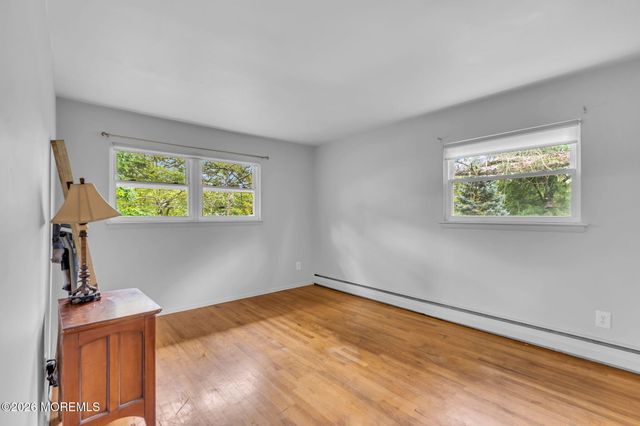 20 Fairfield Drive, Tinton Falls, NJ 07724