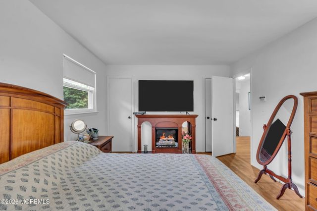 20 Fairfield Drive, Tinton Falls, NJ 07724