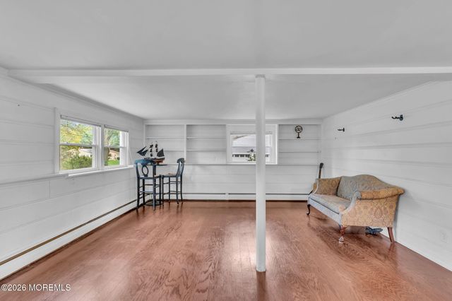 20 Fairfield Drive, Tinton Falls, NJ 07724