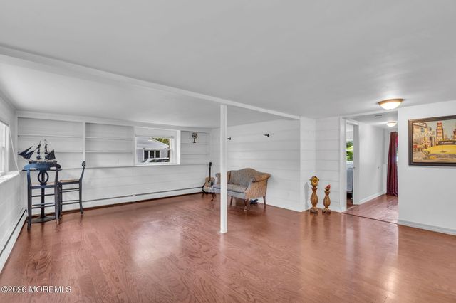 20 Fairfield Drive, Tinton Falls, NJ 07724