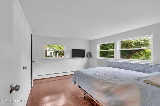 20 Fairfield Drive, Tinton Falls, NJ 07724