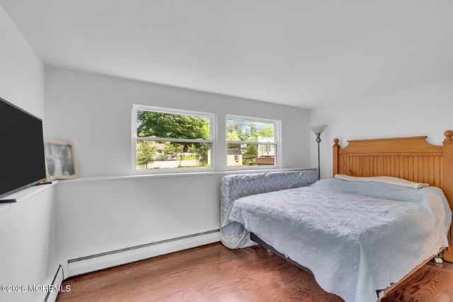 20 Fairfield Drive, Tinton Falls, NJ 07724