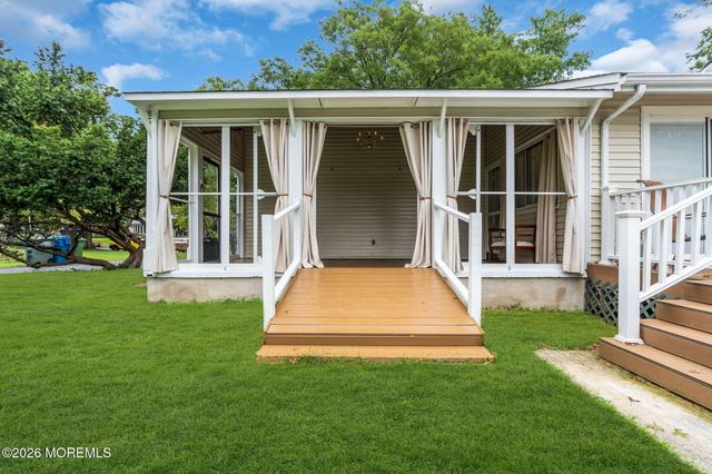 20 Fairfield Drive, Tinton Falls, NJ 07724