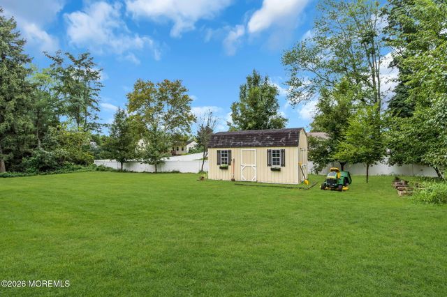 20 Fairfield Drive, Tinton Falls, NJ 07724