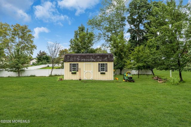 20 Fairfield Drive, Tinton Falls, NJ 07724