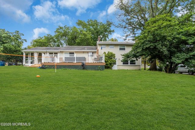 20 Fairfield Drive, Tinton Falls, NJ 07724