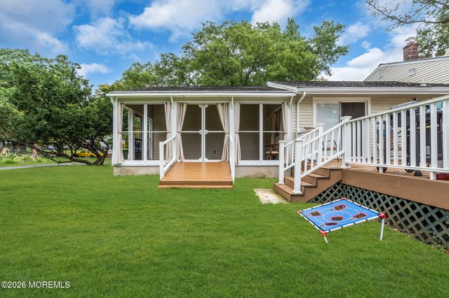 20 Fairfield Drive, Tinton Falls, NJ 07724
