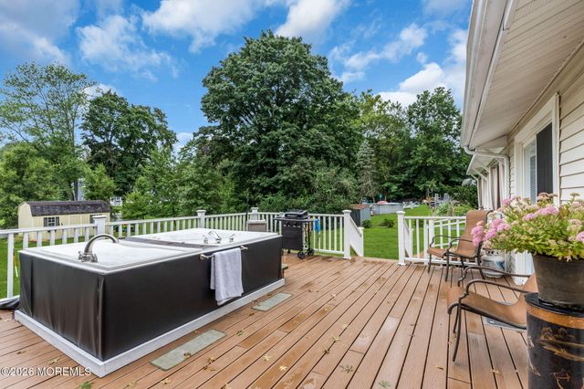 20 Fairfield Drive, Tinton Falls, NJ 07724