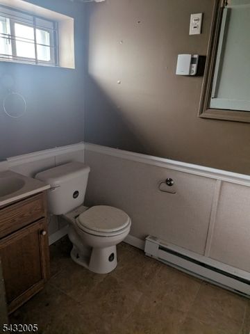 35 Sanford Pl, Newark City, NJ 07106