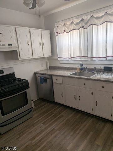 35 Sanford Pl, Newark City, NJ 07106