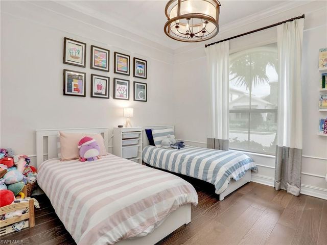 9449 Greenleigh CT, Naples, FL 34120