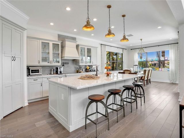 9449 Greenleigh CT, Naples, FL 34120