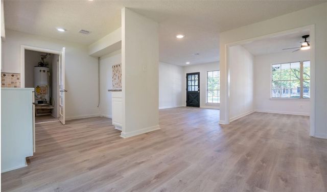 10221 Bretton Drive, Houston, TX 77016