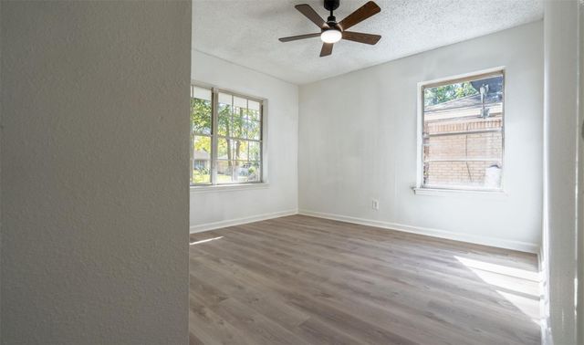 10221 Bretton Drive, Houston, TX 77016